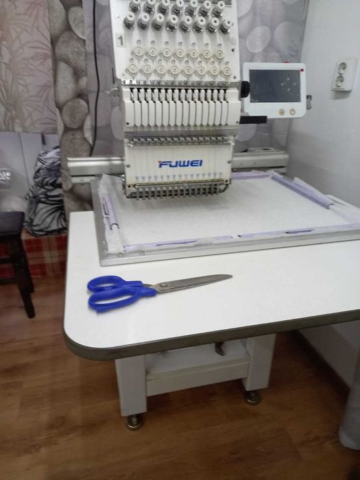 Vând mașină de brodat Fuwei