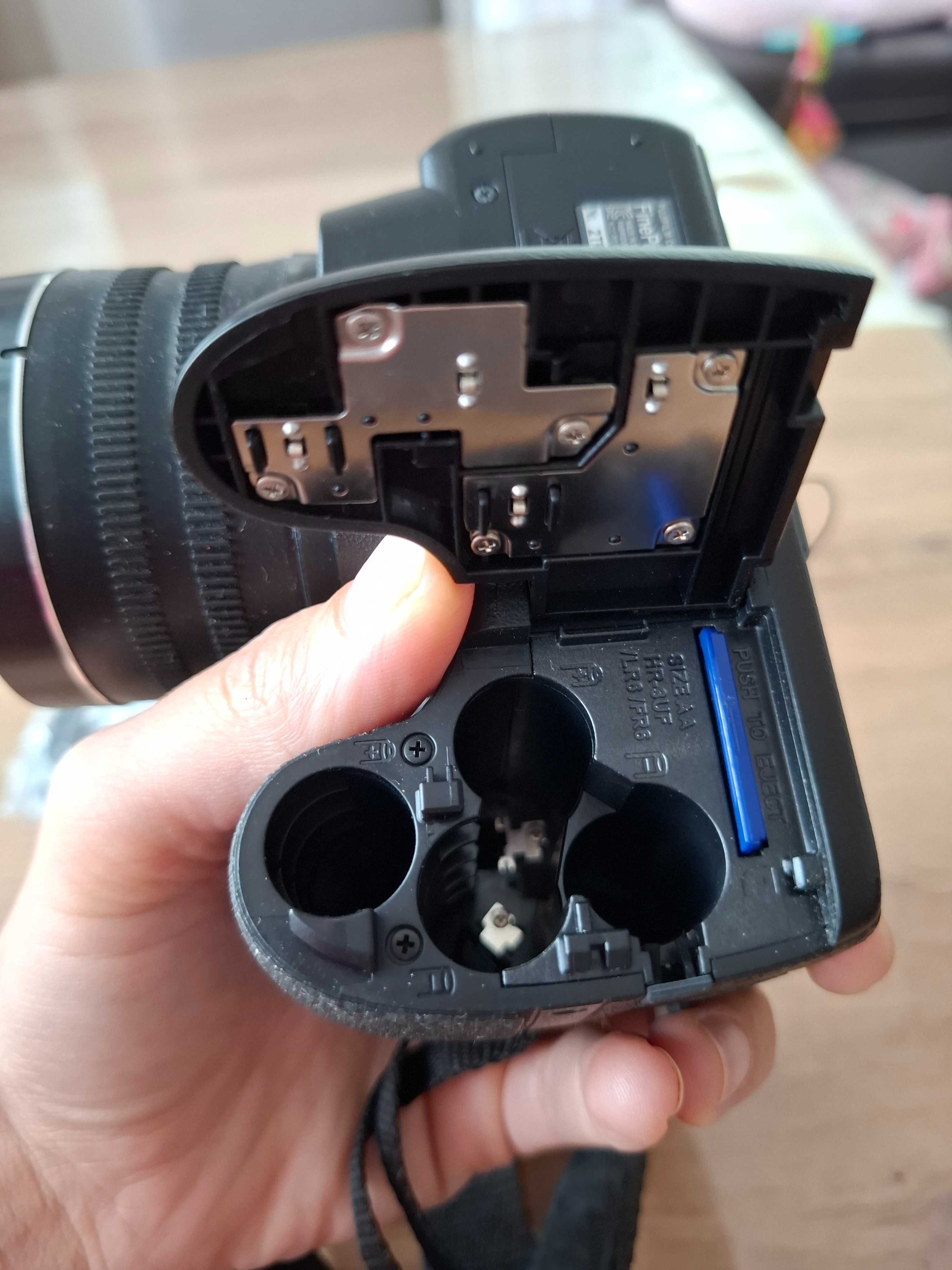FUJIFILM фотоапарат с подарък чанта.Без забележки.