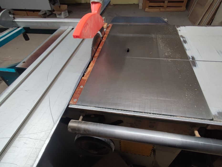 Форматен циркуляр с подрезвач