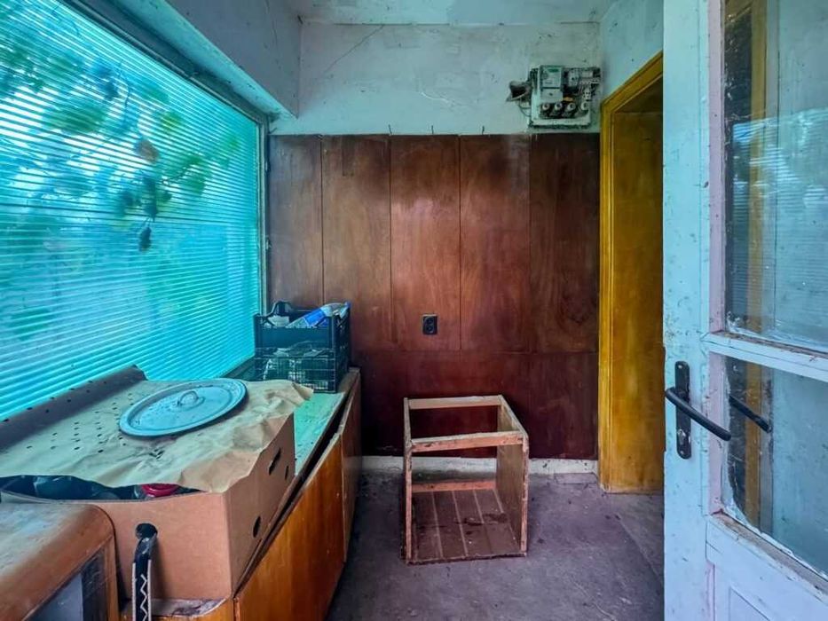 Едноетажна къща за ремонт с парцел в село Загорци, област Бургас