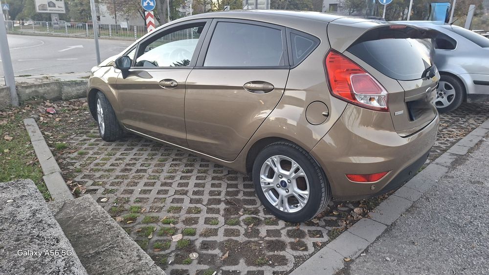 Автомобил форд фиеста