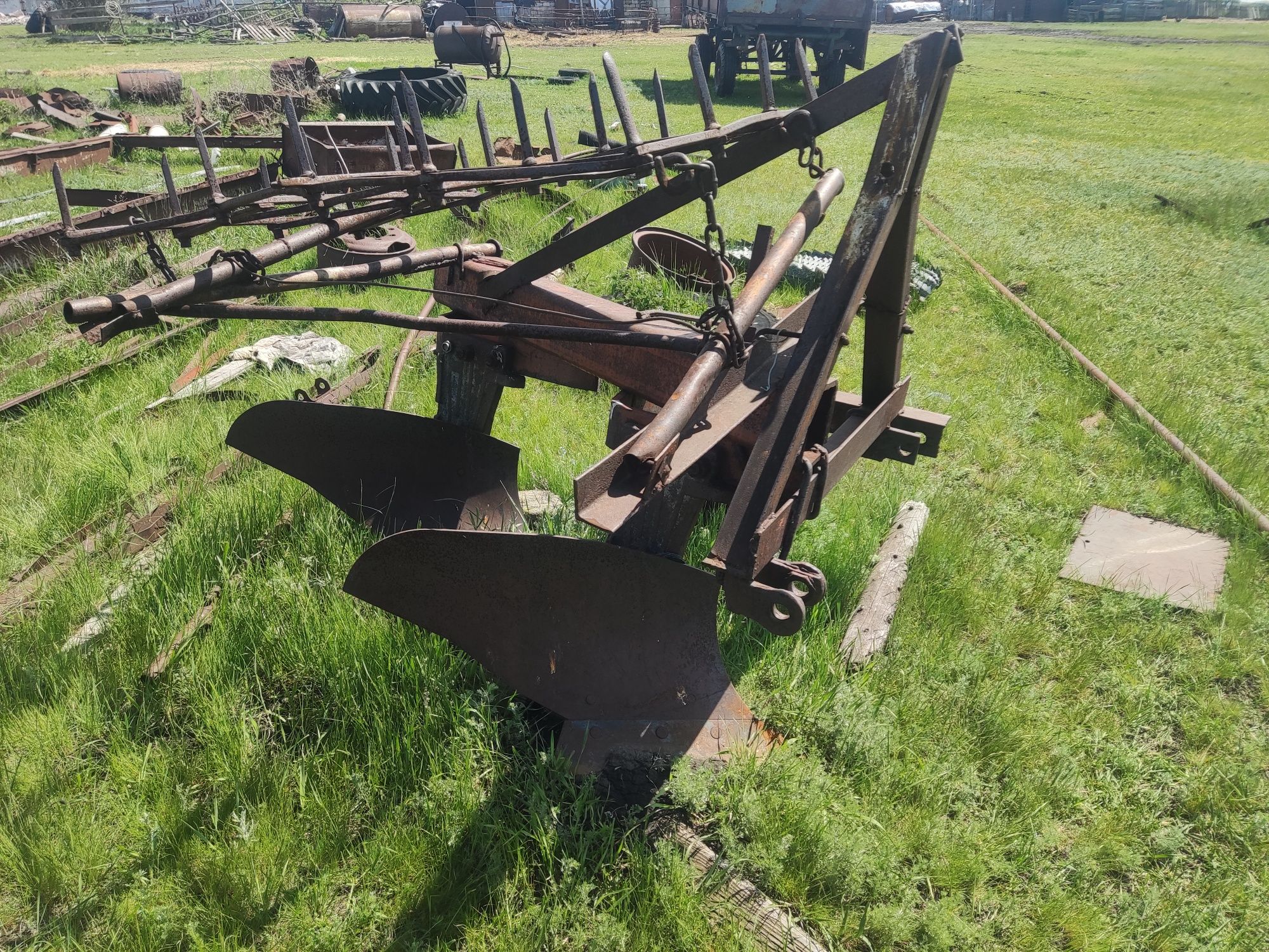 Продам прицепы птс4 и плуг