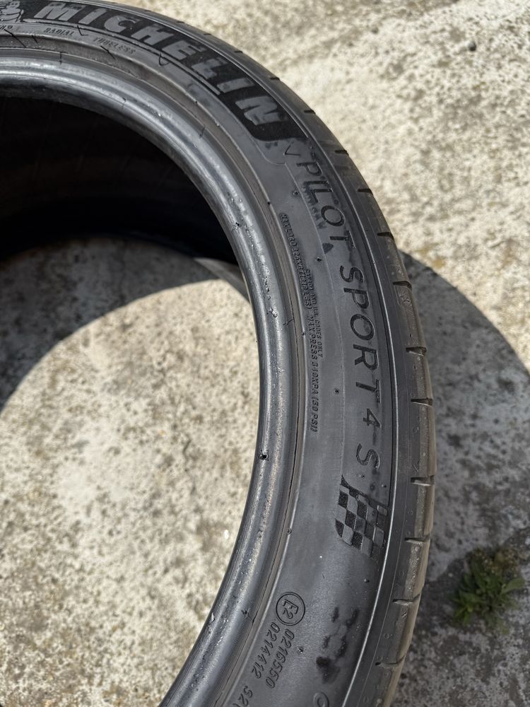 Michelin Pilot Sport 4 S 285/35/20-255/40/20