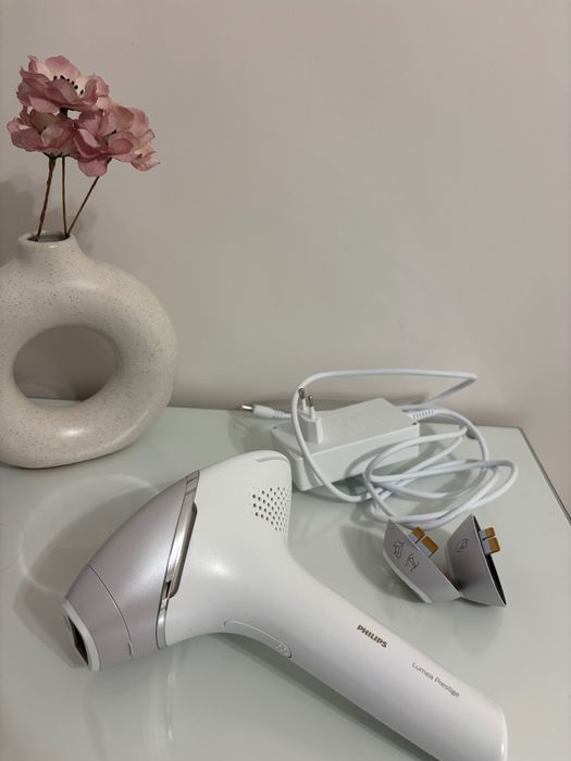 Фотоепилатор/лазер Philips Lumea BRI954