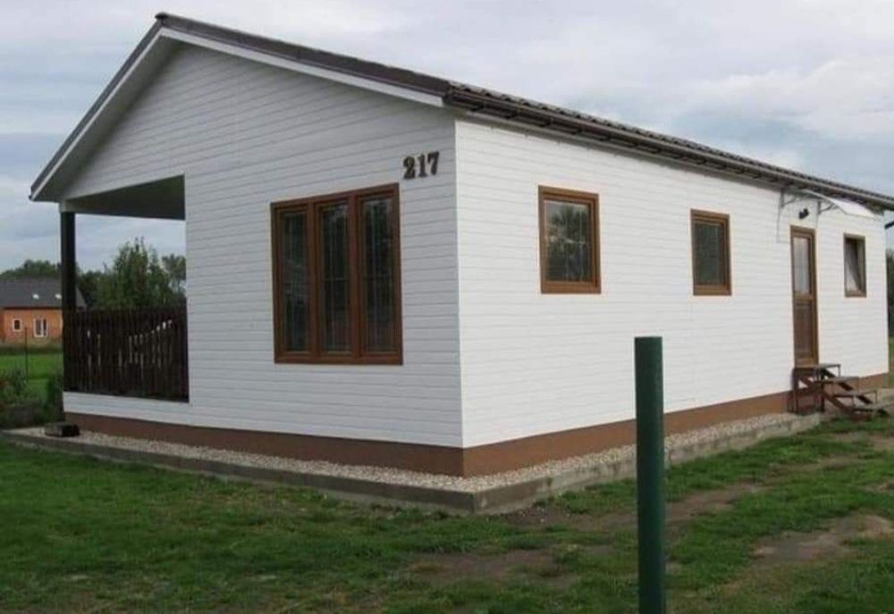 Vând case de locuit