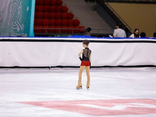 Продам платье для фигурного катания