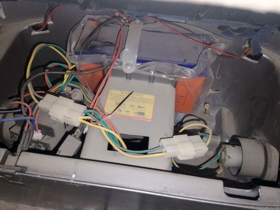 Детский электромобиль