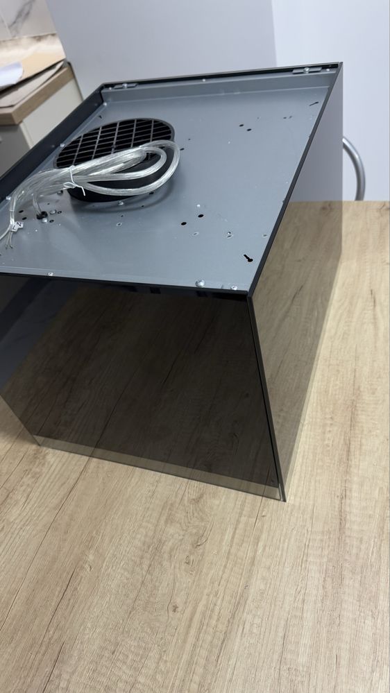 Hota de lux din sticla securizata pentru bucatarie