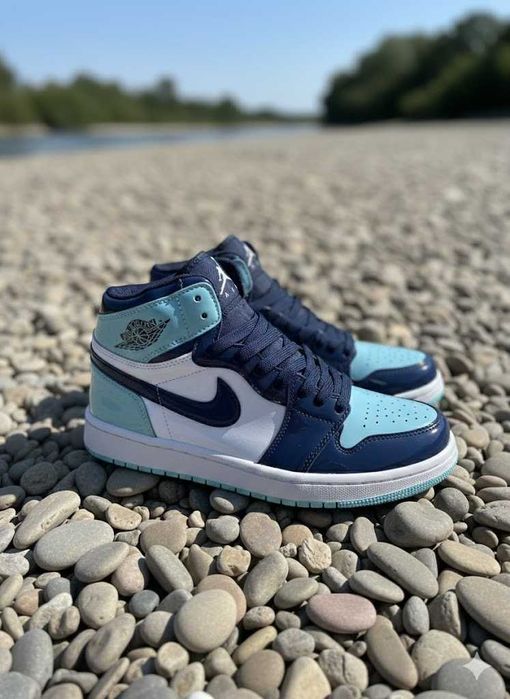 Jordan 1 Mid UNC Blue