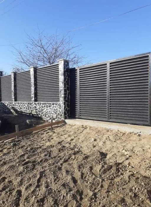 Garduri si porti stil jaluzea, sipca metalica, tabla cutata