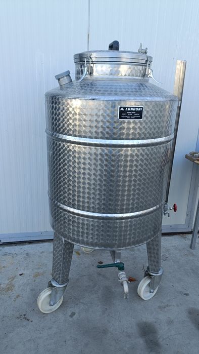 Butoi cisterna pentru vin