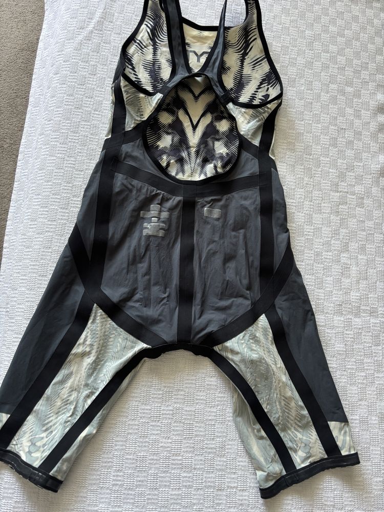 Costum tehnic Tyr Venzo - Alb si Gri