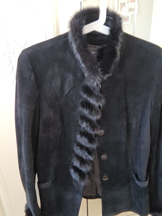 Продам замшевую натуральную куртку в идеальном состоянии