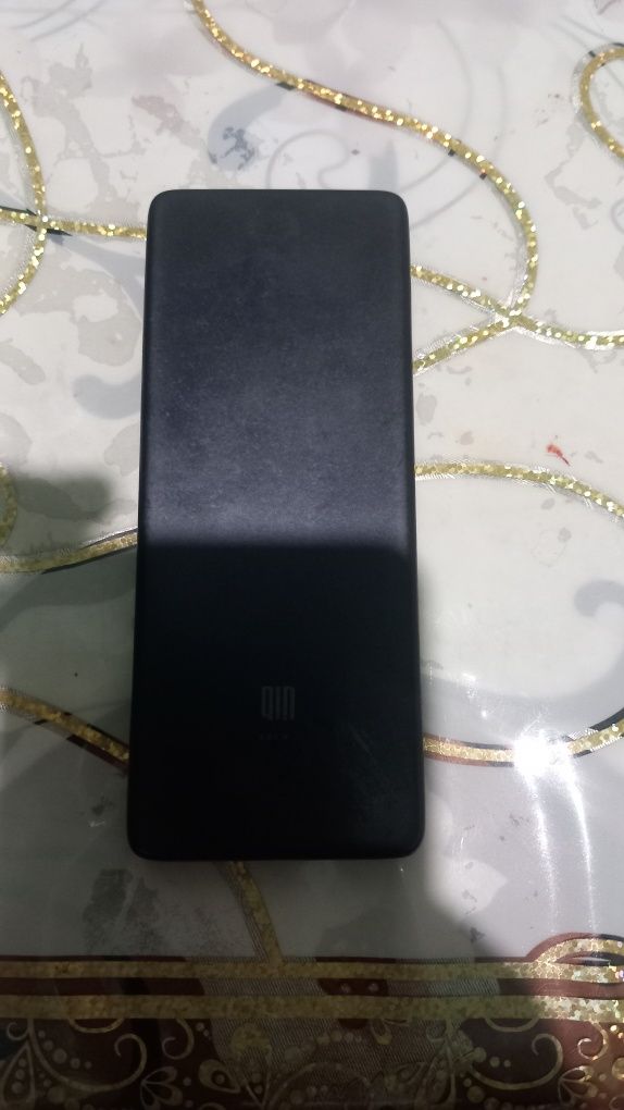 Qin 1  S telefon sotiladi.