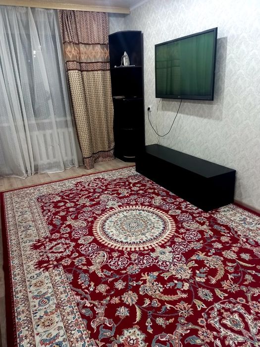 Сдам 2× комнатную квартиру в районе ЦУМа, посуточно- почасово 10000