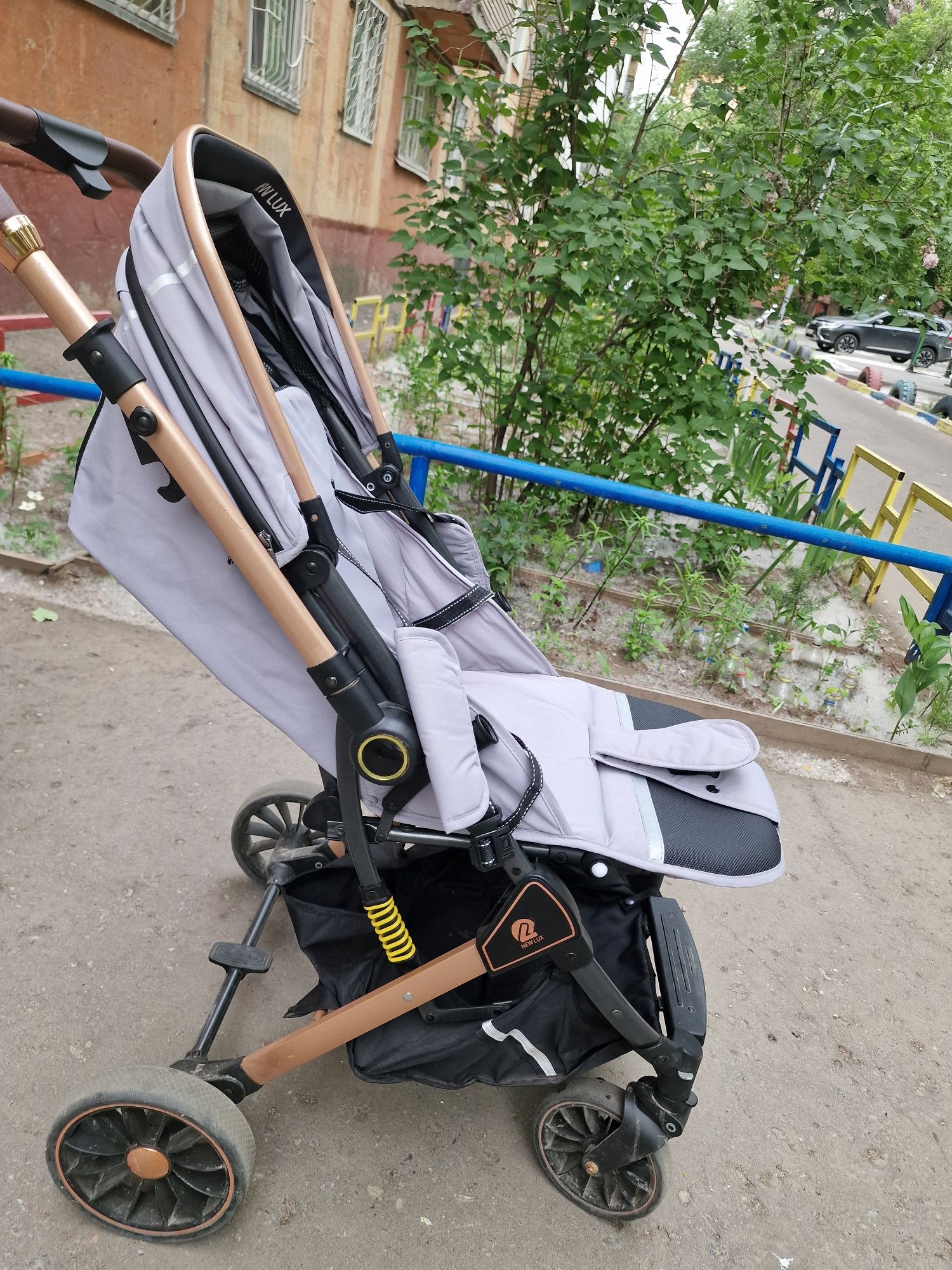 Продам прогулочную коляску