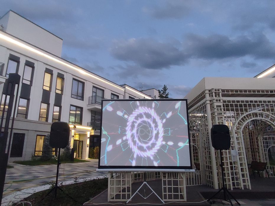 А.Р.Е.Н.Д.А проэктор с экраном с доставкой и установкой А.Р.Е.Н.Д.А пр