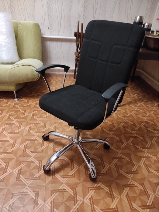 Офисное кресло, в хорошем состоянии