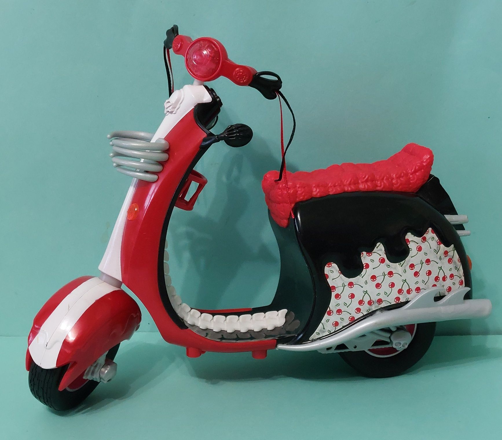 Scuter, motocicleta pentru papusa Monster High