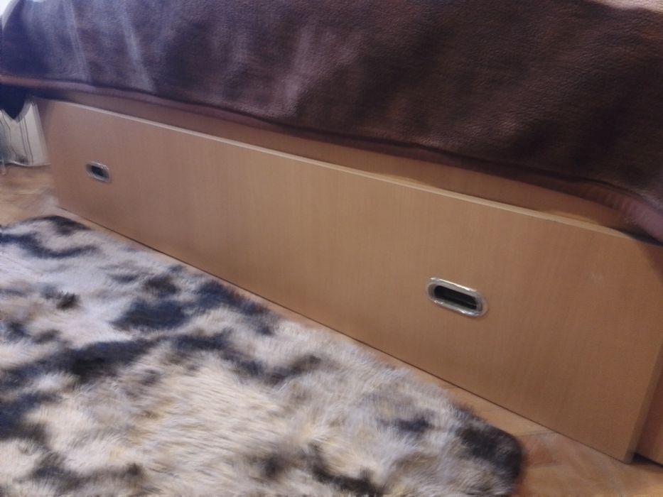 Vând foarte avantajos set dormitor