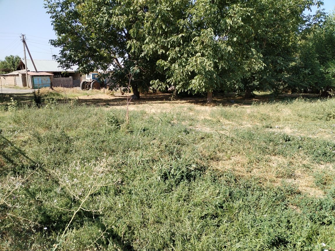 Uchastka sotiladi