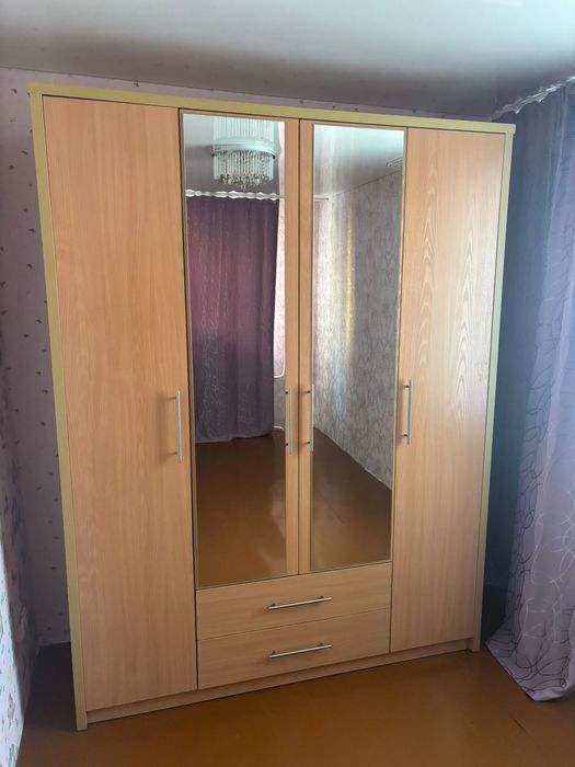 Продам четырёхдверный постельный шкаф в отличном состоянии.