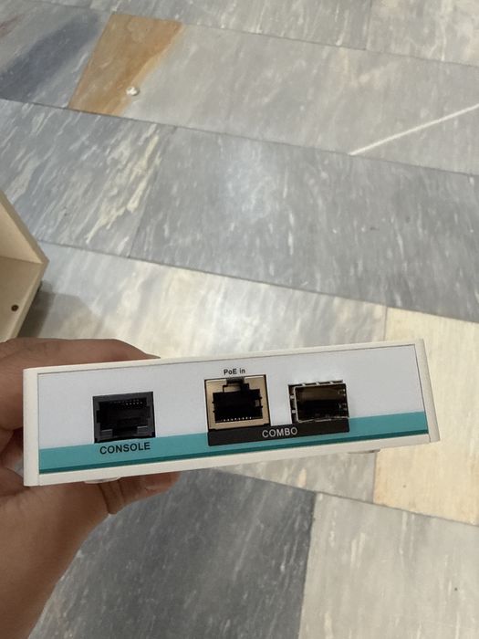 Mikrotik switch 4 port