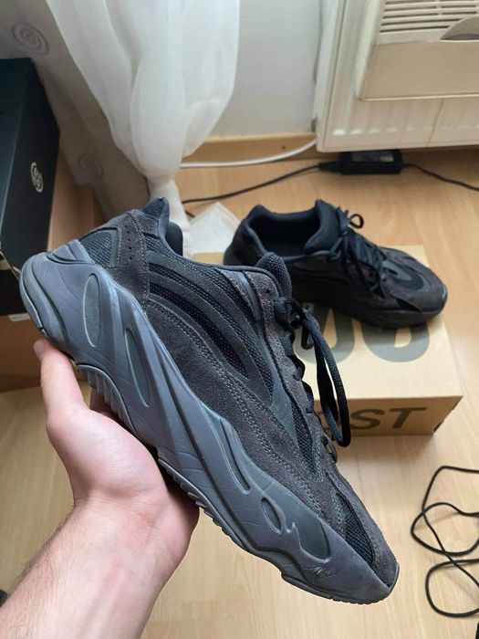 yeezy 700 v2 vanta