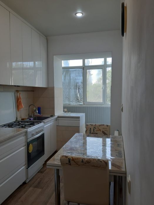 2-комн., 6 мкр., 4 этаж (кирпич, 2004г.п.)