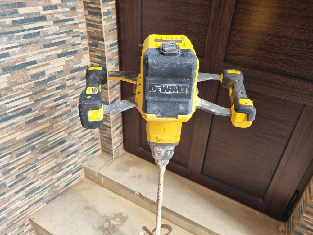 Бъркалки Dewalt DCD240