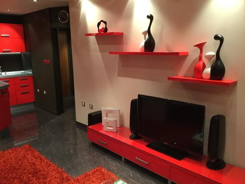Дава се под наем Двустаен апартамент в София, Хладилника - 55 кв.м за 670 € - Снимка #1