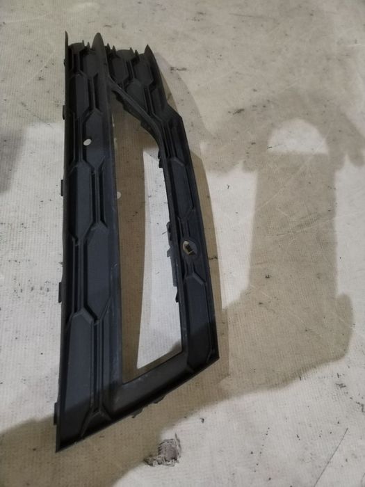 Grila proiector stanga, Skoda Octavia 4, 2020, 2021, 2022, 2023, 2024, cod origine OE 5E3807681.