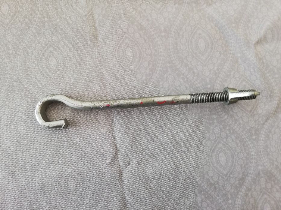 Кука болт от закалена стомана