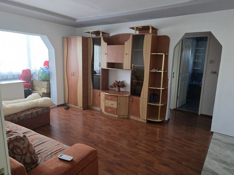 Închiriez apartament