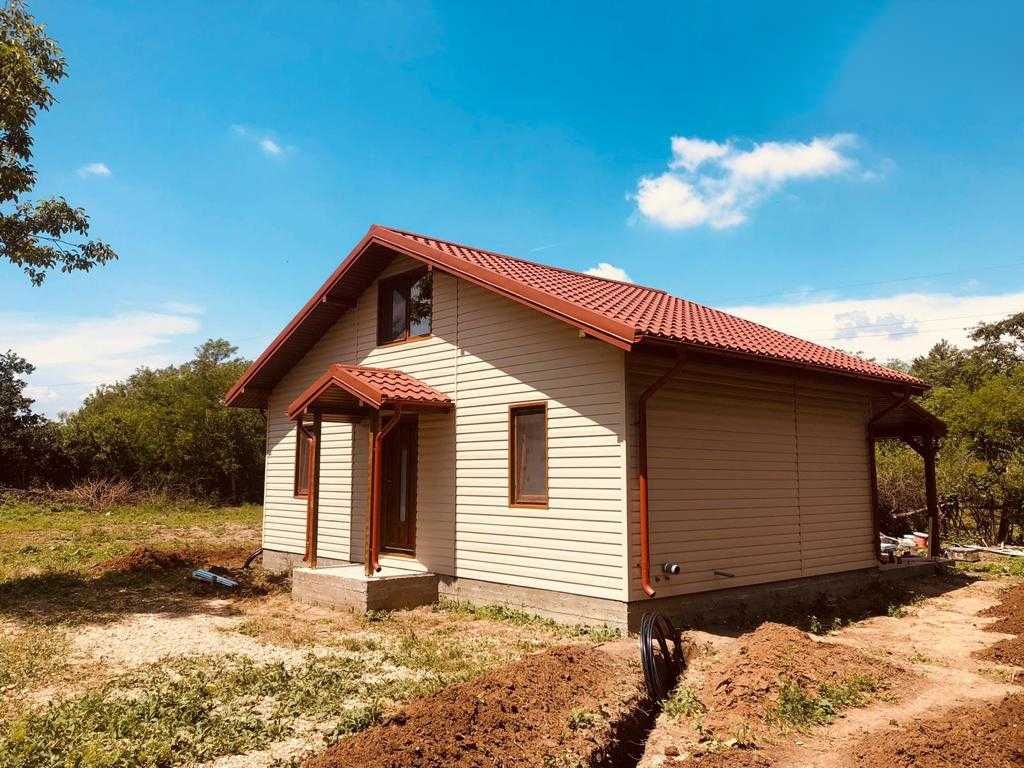 Casa modulara, garaje auto si containere tip birou din panou sandwich