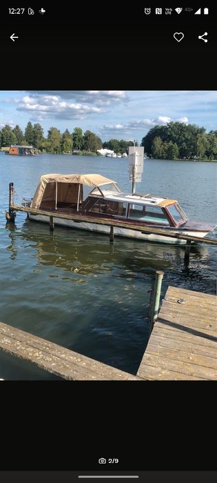 Barcă de agrement clasică – 5,5 m lungime, motor Yamaha 9.9 CP, acte,