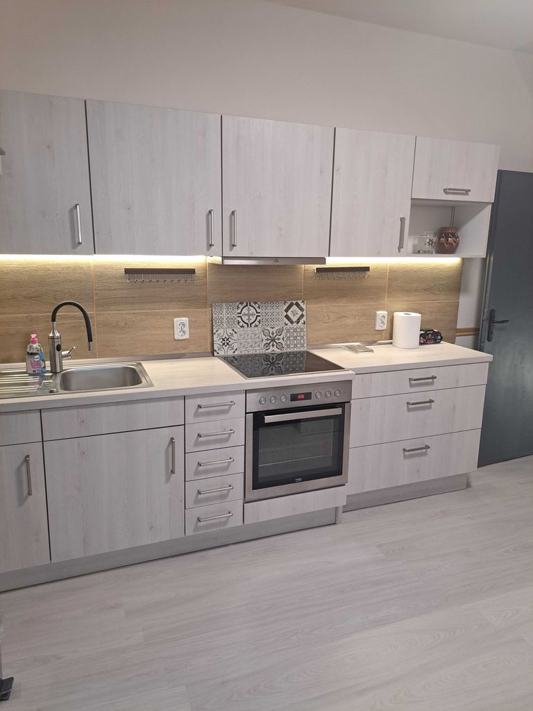 Продава се Етаж от къща в Добрич, Център - 130 кв.м за 1770 €/кв.м - Снимка #19