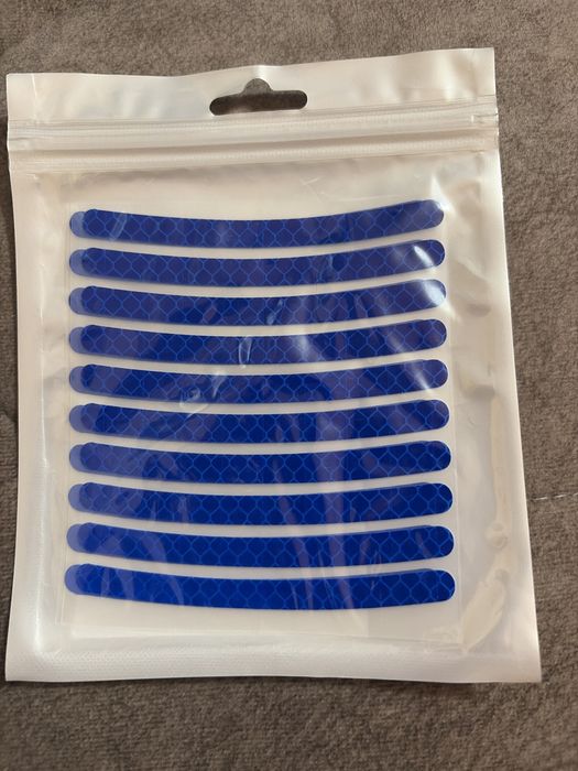 Светоотражающие наклейки для колес автомобиля