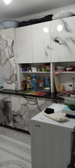 Кухонный гарнитур, отличного качество и холодильник Веко