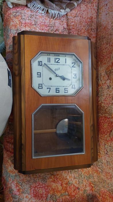 Продам настенные часы антиквар в хорошем состоянии