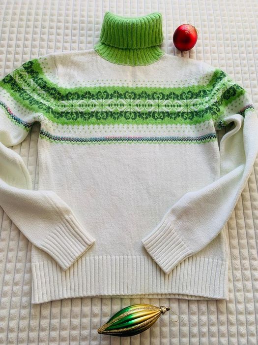 Новый свитер - хороший подарок  для девочки. Размер 36 / S