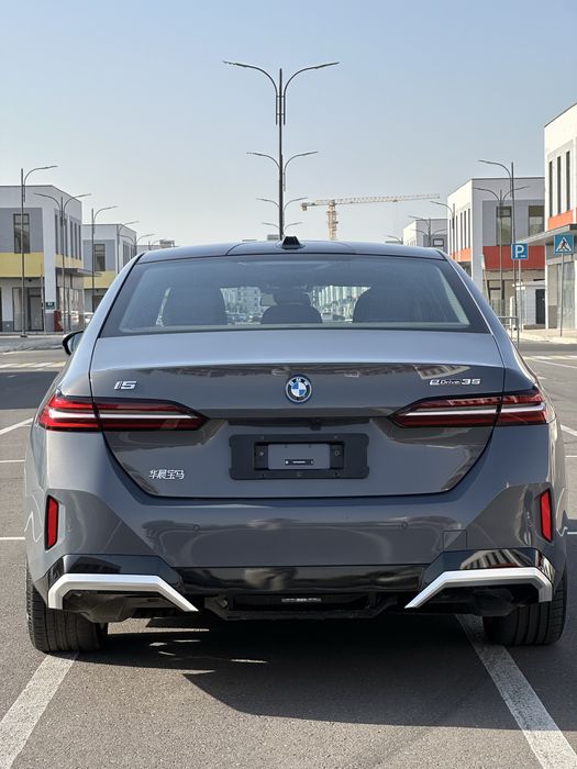 BMW i5 35L eDrive (Dop opsia bilan)