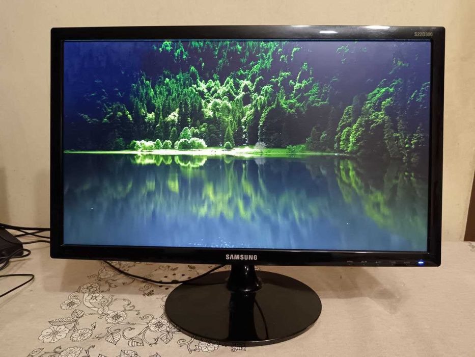 Монитор Samsung S22D300 21.5"