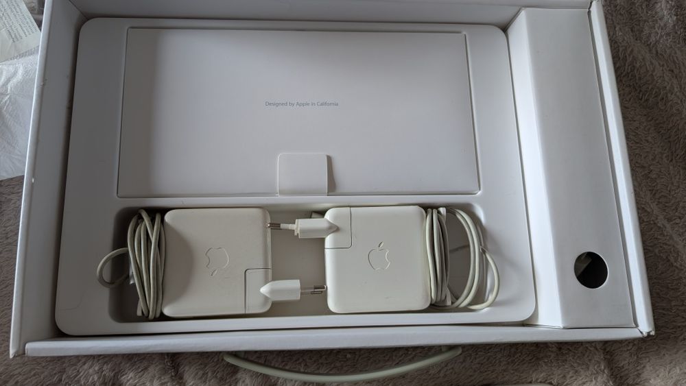 Macbook white A13142 Mid2010