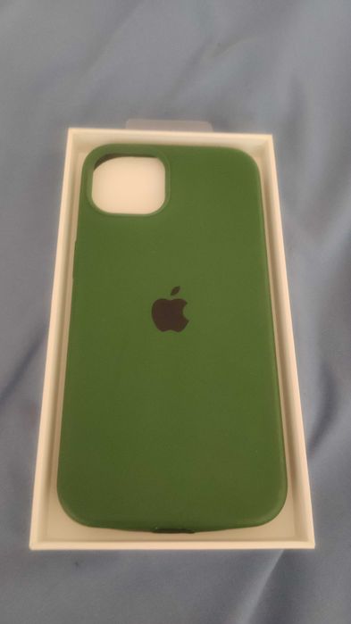 Чехол на iPhone 13, зеленый