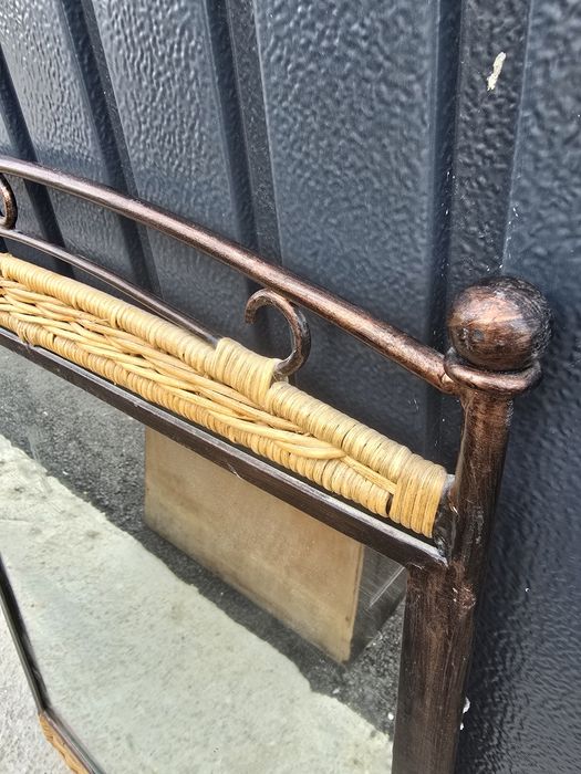 Ратанов комплект тоалетка и нощни шкафчета.