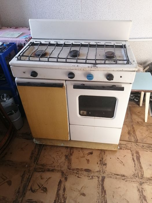Продам газовую плиту