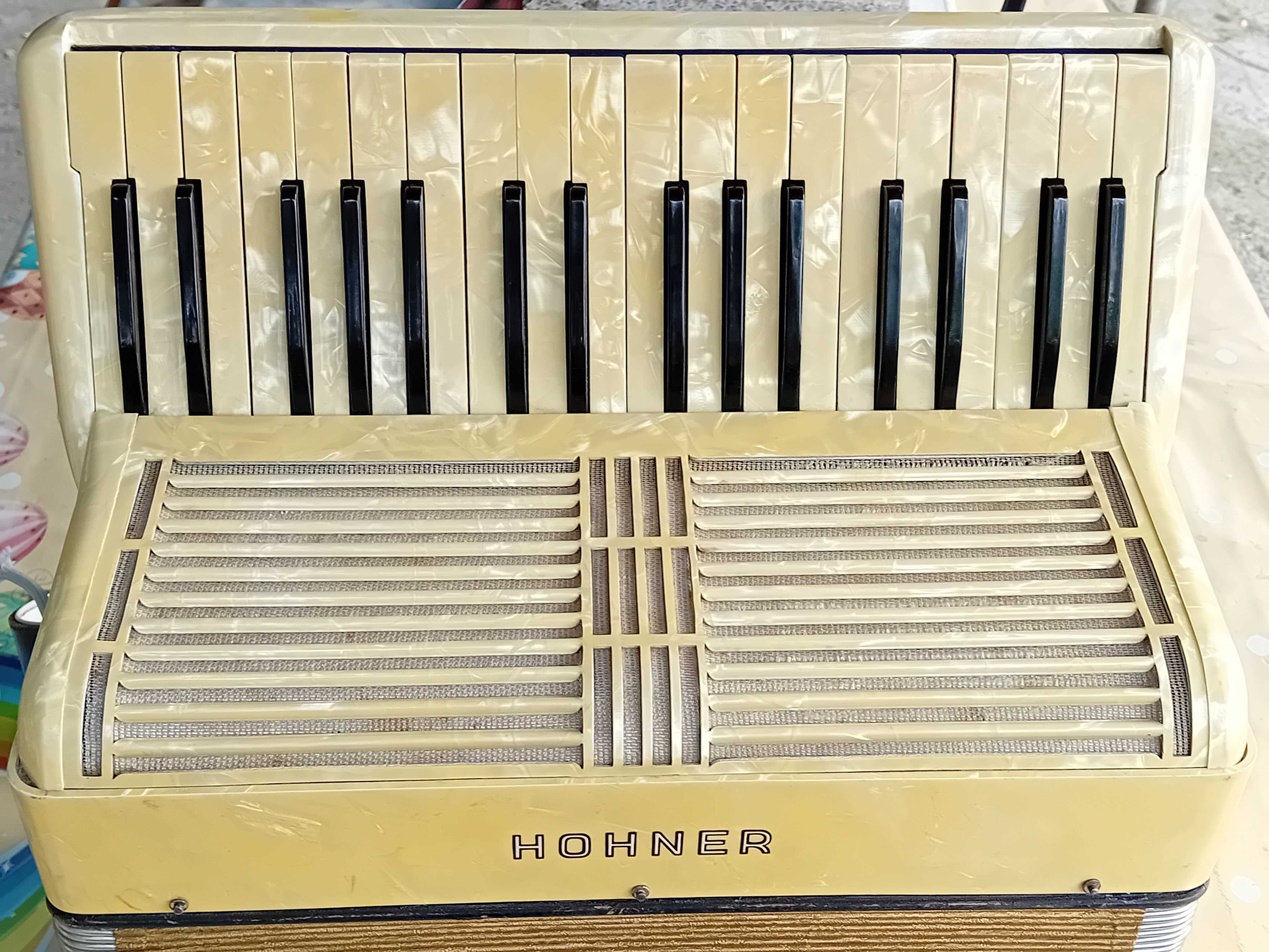 Acordeon hohner  vergea 80 de baș