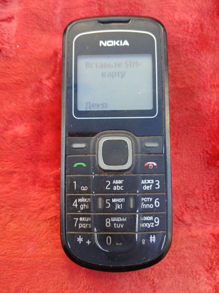Nokia 1202 с зарядкой