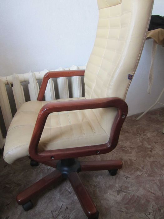 Продаю офисное кресло